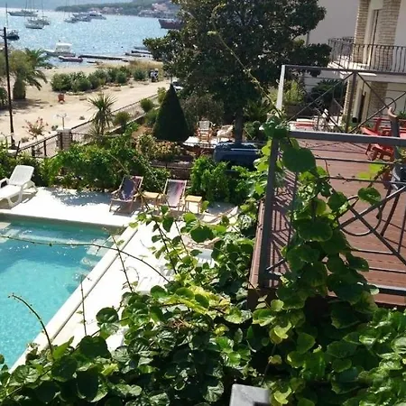 Family-friendly With Swimming Pool Seget Donji, - 25167 Appartamento Traù