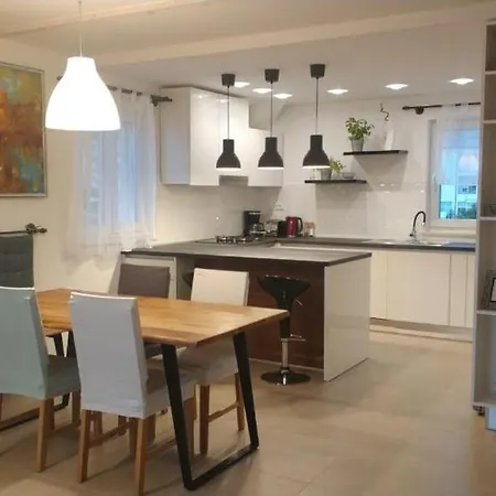 Family-friendly With Swimming Pool Seget Donji, - 25167 Appartamento Traù